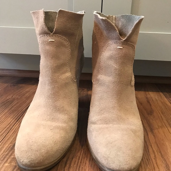 Vince Camuto Feina Bootie, size 8.5 - Picture 2 of 5